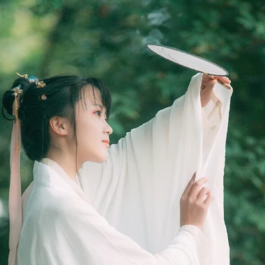 淡雅清新文藝帶團扇女生頭像，唯美古風頭像