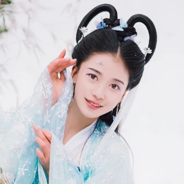 雪地清新閨蜜帶傘頭像，唯美古風真人頭像