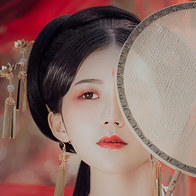秋千仕女帶團扇女生頭像，唯美古風真人頭像