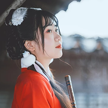清新文藝紅披風女生頭像，唯美古風真人頭像