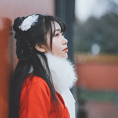 清新文藝紅披風女生頭像，唯美古風真人頭像