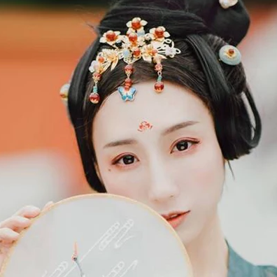 紅妝典雅帶傘團扇女生頭像，唯美古風真人頭像