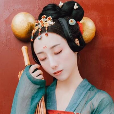 紅妝典雅帶傘團扇女生頭像，唯美古風真人頭像