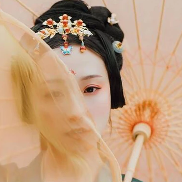 紅妝典雅帶傘團扇女生頭像，唯美古風真人頭像