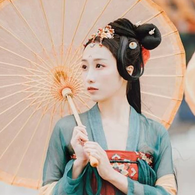 紅妝典雅帶傘團扇女生頭像，唯美古風真人頭像