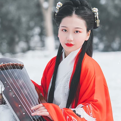 紅梅白雪彈琴女生頭像，唯美古風真人頭像