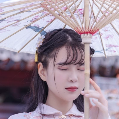油紙傘下清新文藝女生頭像，唯美古風真人頭像