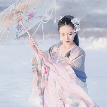 翩翩起舞帶傘女生頭像，唯美古風(fēng)真人頭像