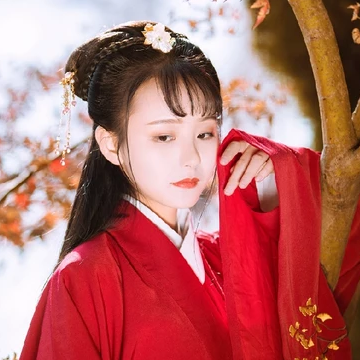 楓葉紅衣女生頭像，唯美古風真人頭像