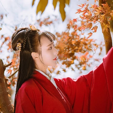 楓葉紅衣女生頭像，唯美古風真人頭像