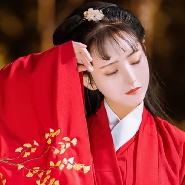 楓葉紅衣女生頭像，唯美古風真人頭像