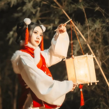 新春吉祥拿福女生頭像，蓮花燈唯美古風頭像