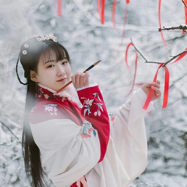 冰雪天地紅衣女生頭像，唯美古風真人頭像