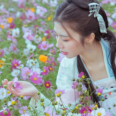 花開文藝女生頭像，唯美古風真人頭像