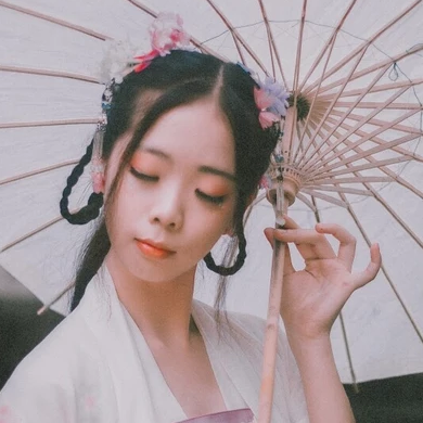 清新淡雅帶傘女生頭像，唯美古風真人頭像
