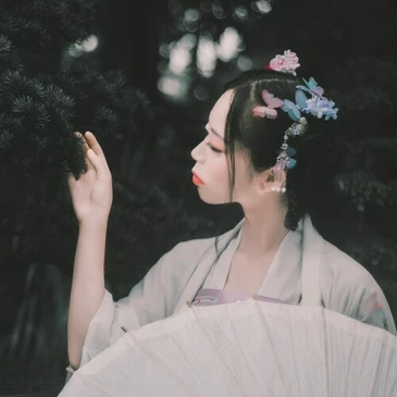 清新淡雅帶傘女生頭像，唯美古風真人頭像