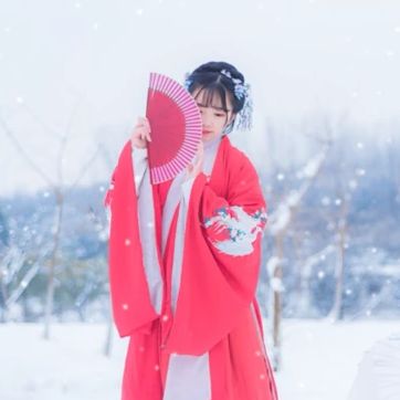 白雪紅衣女生頭像，唯美古風(fēng)真人頭像