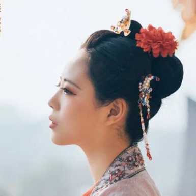 古典梅花妝女生頭像，唯美古風真人頭像