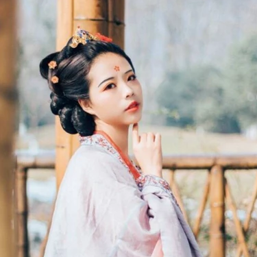 古典梅花妝女生頭像，唯美古風真人頭像