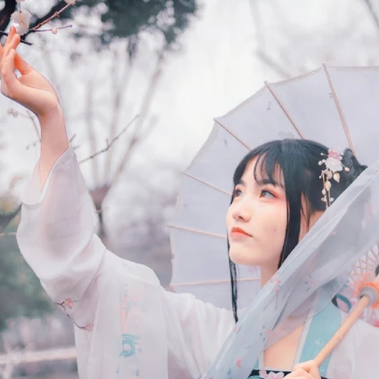翩翩仙舞帶傘女生頭像，唯美古風(fēng)真人頭像