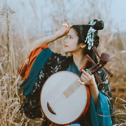 蘆葦飄揚女生頭像，唯美古風真人頭像
