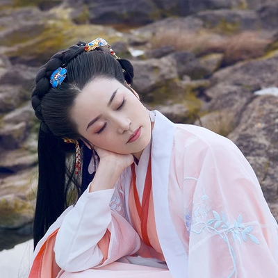 珠簾斗笠女生頭像，唯美古風真人頭像