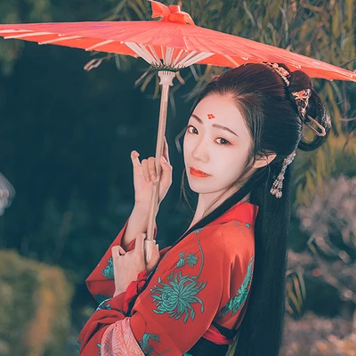 嬌艷紅衣帶傘生頭像，唯美古風真人頭像