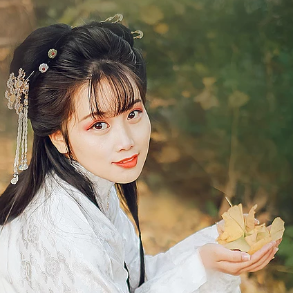 秋落意境帶團扇女生頭像，唯美古風真人頭像