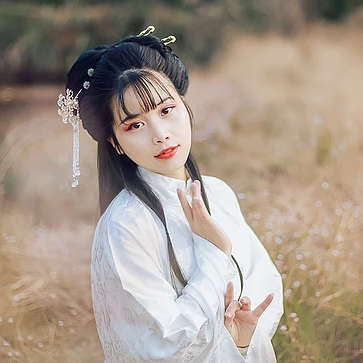 秋落意境帶團扇女生頭像，唯美古風真人頭像