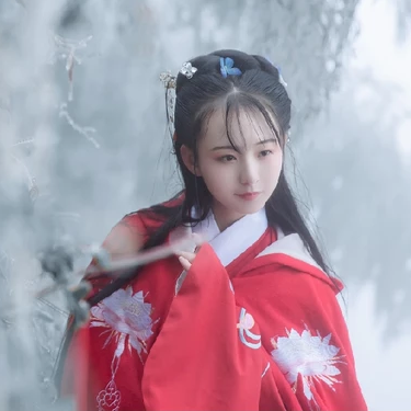 冰雪天地帶傘女生頭像，唯美古風真人頭像
