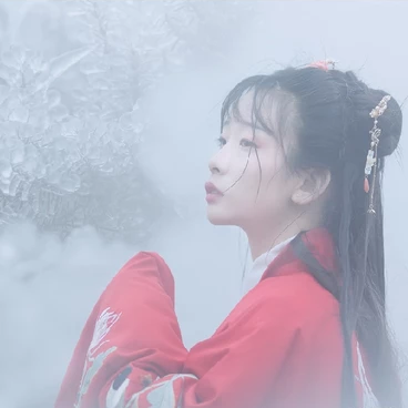 冰雪天地帶傘女生頭像，唯美古風真人頭像