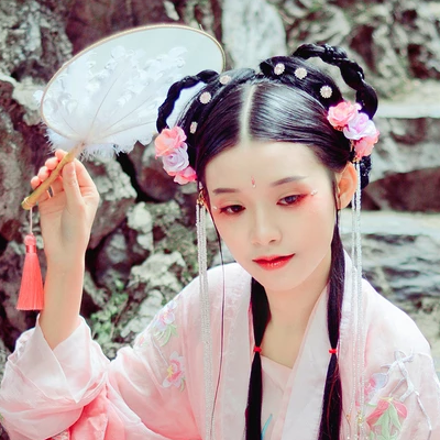 粉衣少女心帶團扇女生頭像，唯美古風真人頭像
