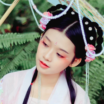 粉衣少女心帶團扇女生頭像，唯美古風真人頭像