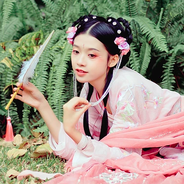 粉衣少女心帶團扇女生頭像，唯美古風真人頭像