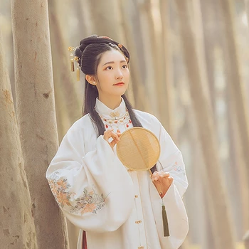 秋葉帶團扇女生頭像，唯美古風真人頭像