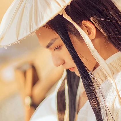 瀟灑喝酒白衣翩翩男生頭像，唯美古風真人頭像