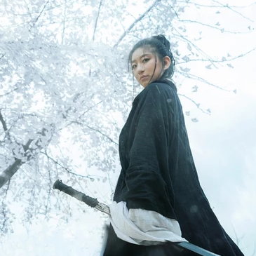 雪地霸氣喝酒女生頭像，唯美古風(fēng)真人頭像