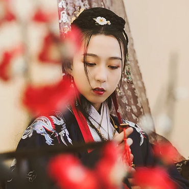 書香氣息女生頭像，唯美古風真人頭像