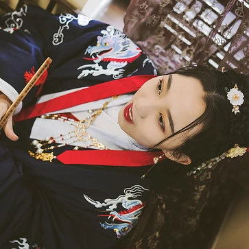 書香氣息女生頭像，唯美古風真人頭像