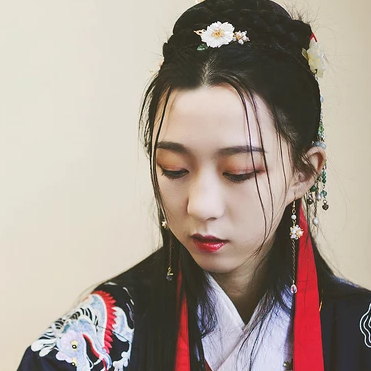 書香氣息女生頭像，唯美古風真人頭像