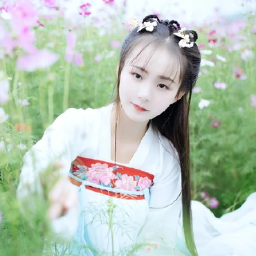 小清新花朵帶團扇女生頭像，唯美古風真人頭像