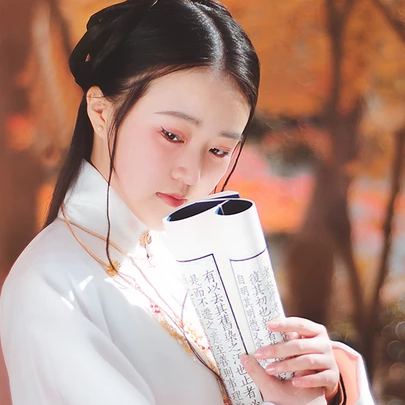 文藝看書女生頭像，唯美古風真人頭像