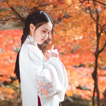 文藝看書女生頭像，唯美古風真人頭像