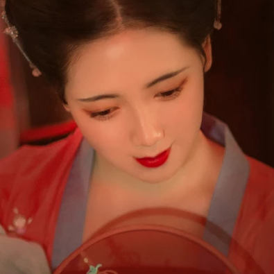 紅紗帶團扇女生頭像，唯美古風真人頭像