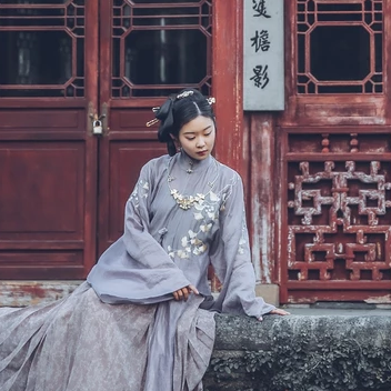 素雅灰色漢服女生頭像，唯美古風真人頭像