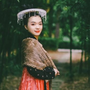 優雅時尚女生頭像，唯美古風真人頭像