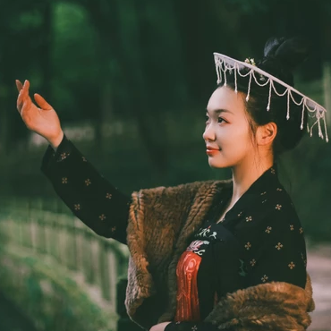 優雅時尚女生頭像，唯美古風真人頭像