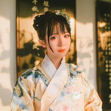 清新可愛(ài)帶團(tuán)扇女生頭像，唯美古風(fēng)真人頭像