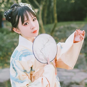 清新可愛(ài)帶團(tuán)扇女生頭像，唯美古風(fēng)真人頭像