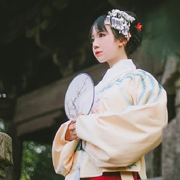 清新可愛(ài)帶團(tuán)扇女生頭像，唯美古風(fēng)真人頭像